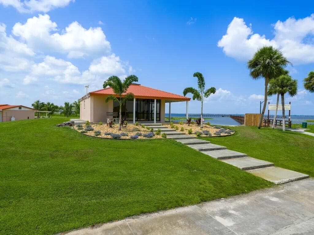 Lake-front-bath-housejpg