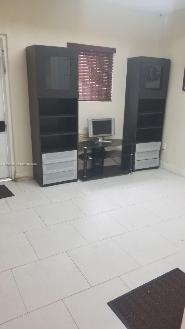 1701 W 37th St # 15, Hialeah FL 33012
