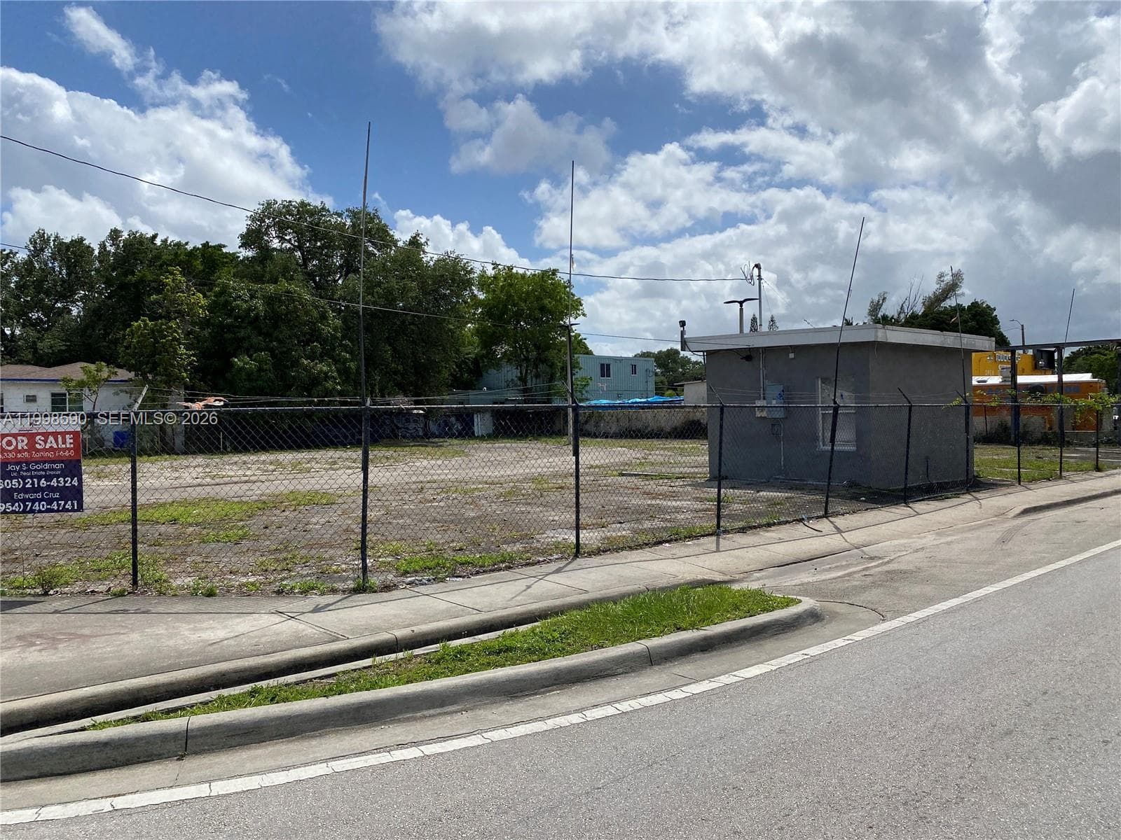 300 NW 79th St, Miami FL 33150