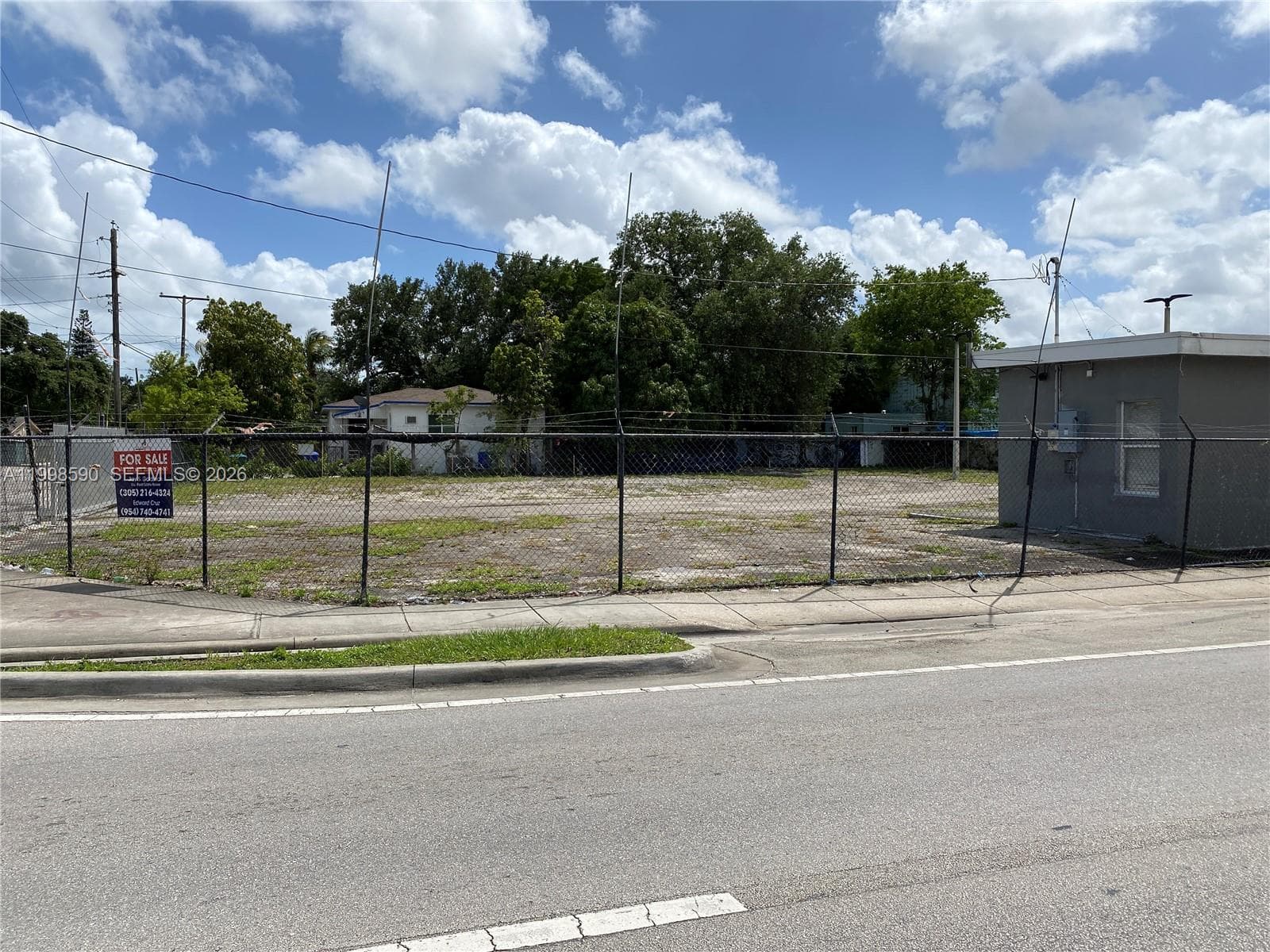 300 NW 79th St, Miami FL 33150