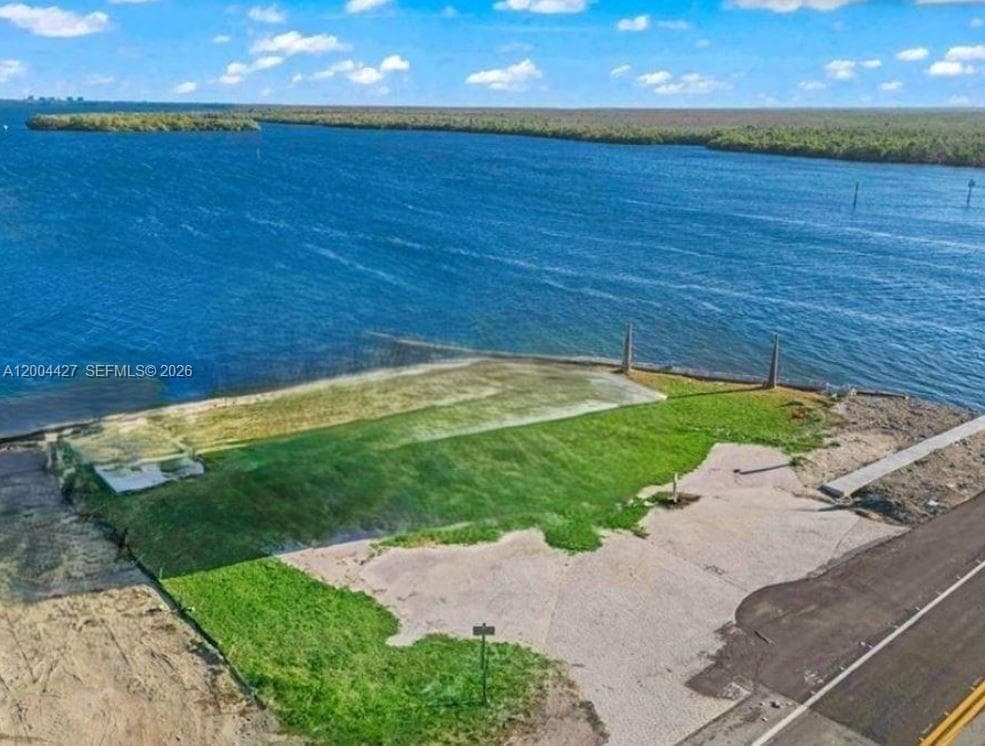 4767 Pine Island RD NW, Matlacha FL 33993