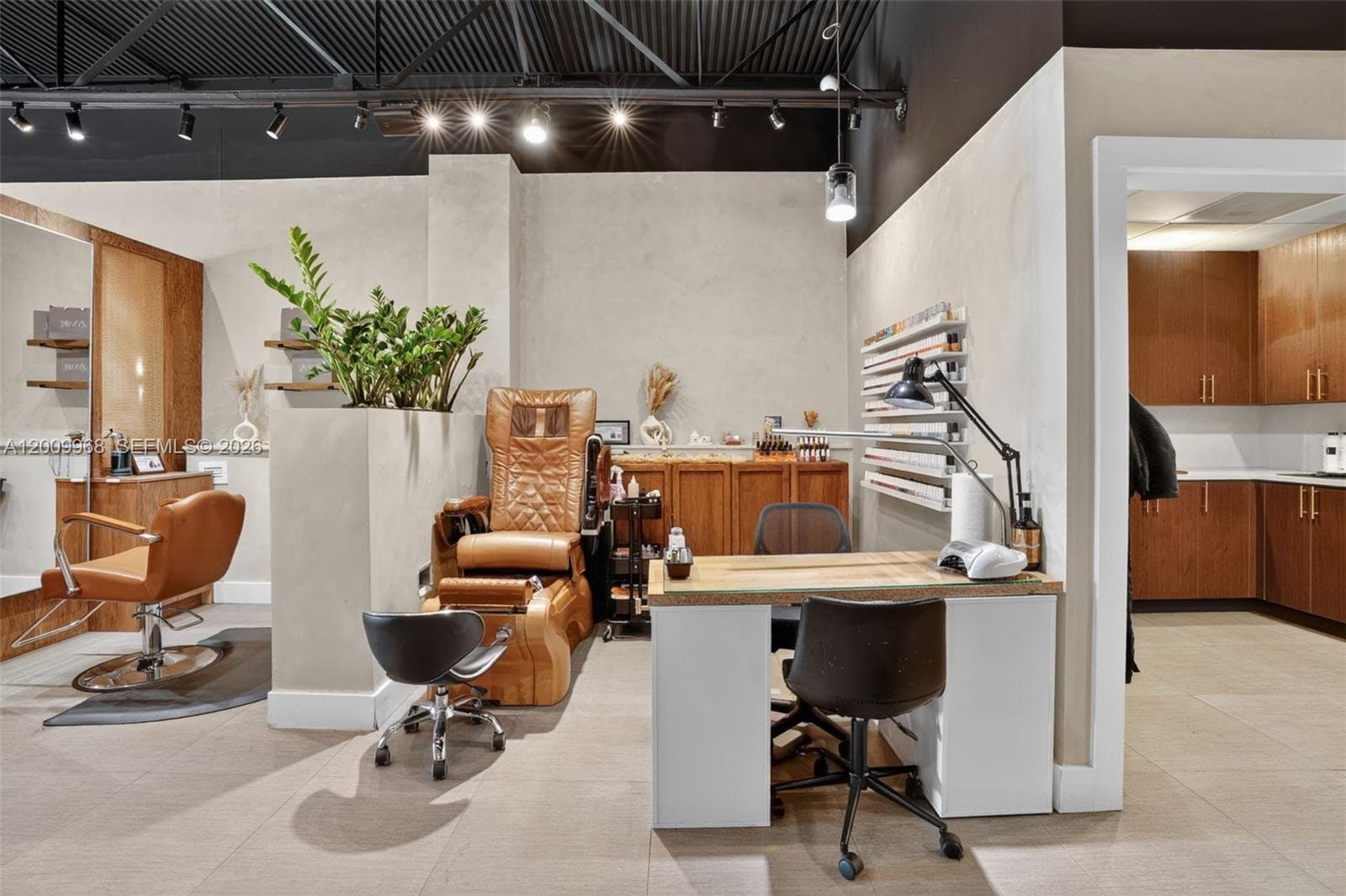 Turnkey Beauty Salon & Spa For Sale In Palmetto Bay, Palmetto Bay FL 33157