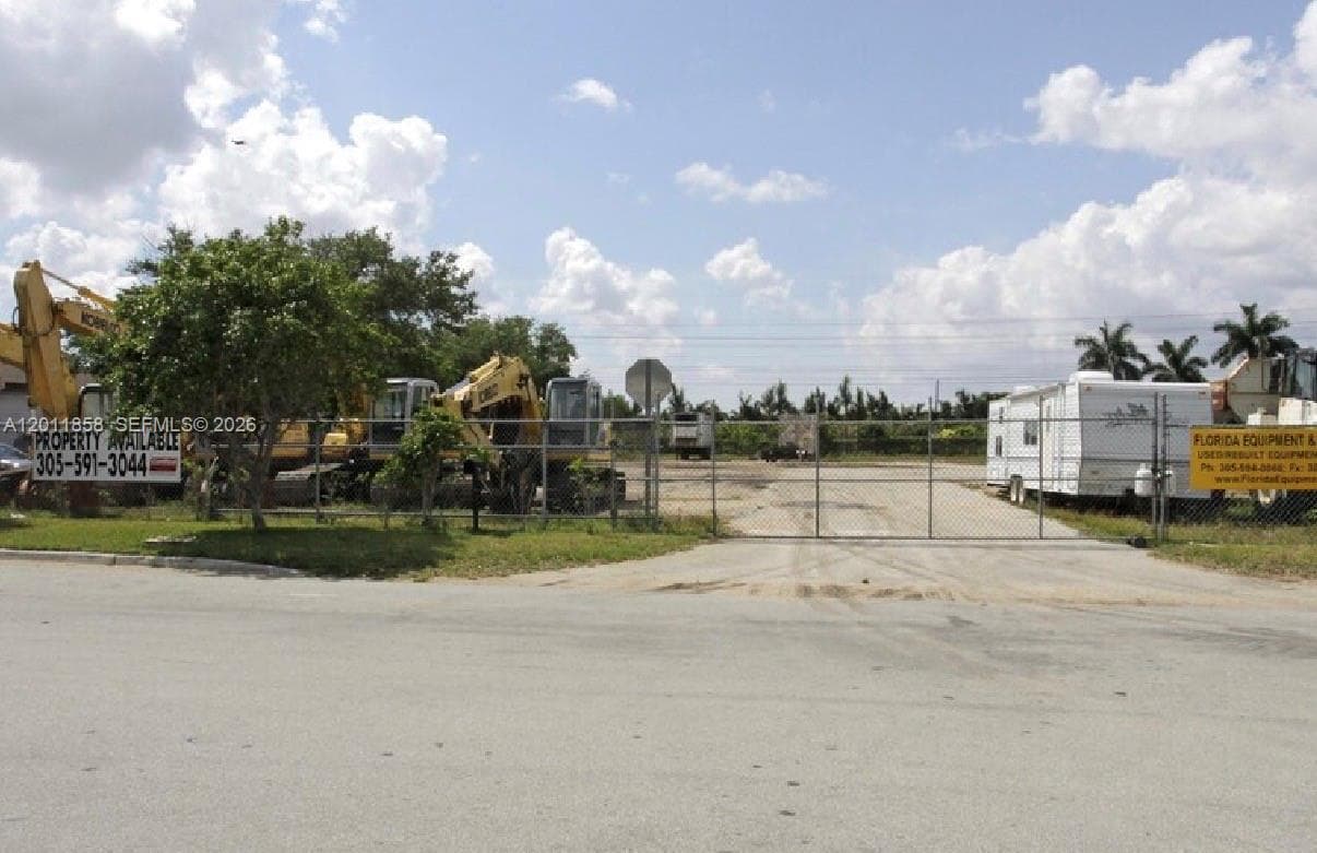 8322 NW 64, Miami FL 33166