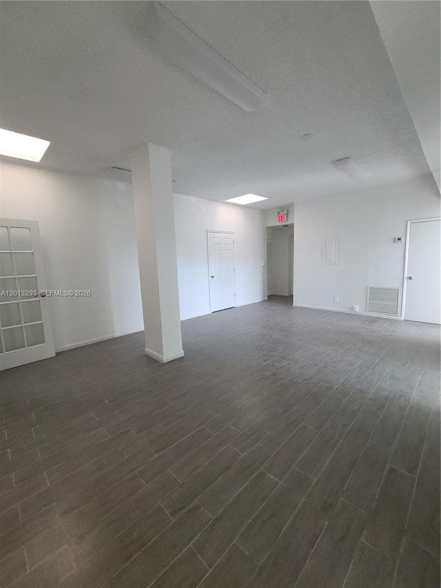 2406 E Oakland Park Blvd, Fort Lauderdale FL 33306