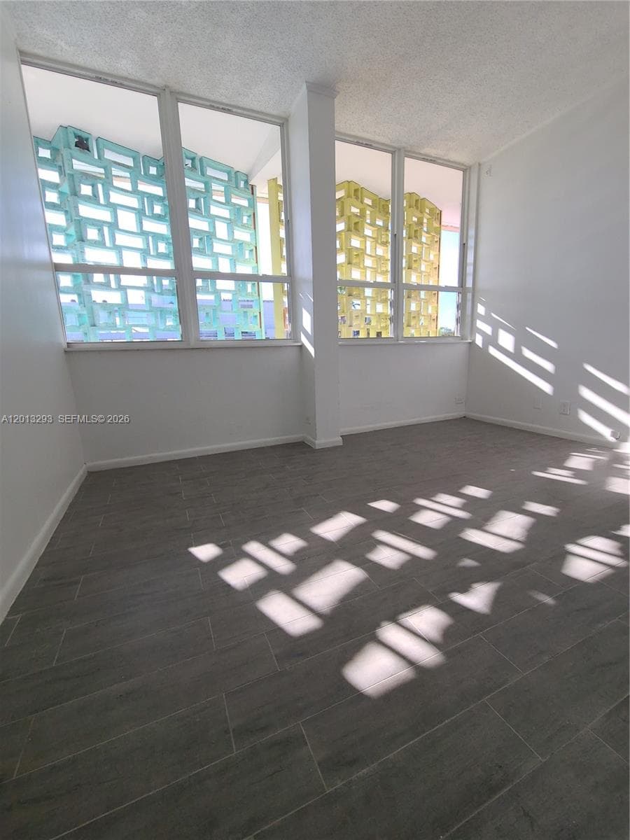 2406 E Oakland Park Blvd, Fort Lauderdale FL 33306