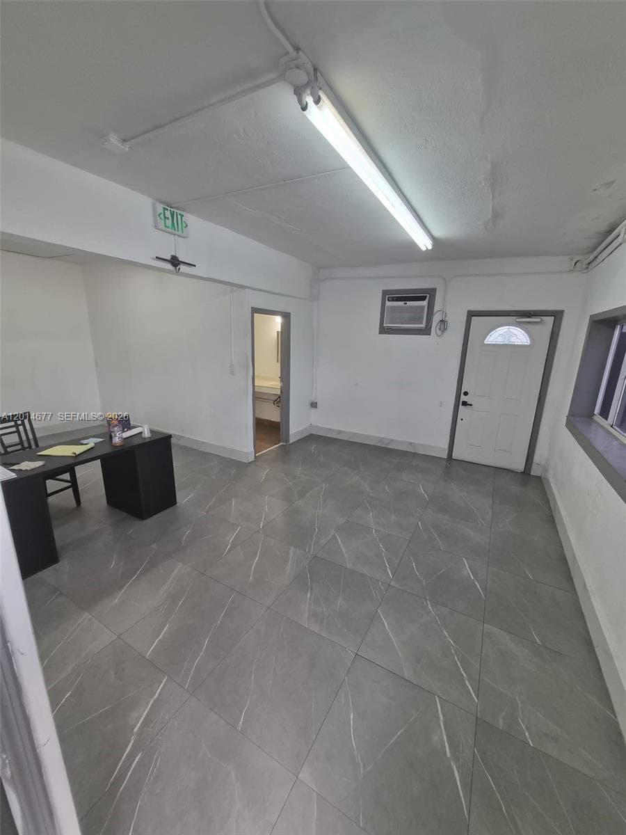 10400 SW 27th St, Miami FL 33165