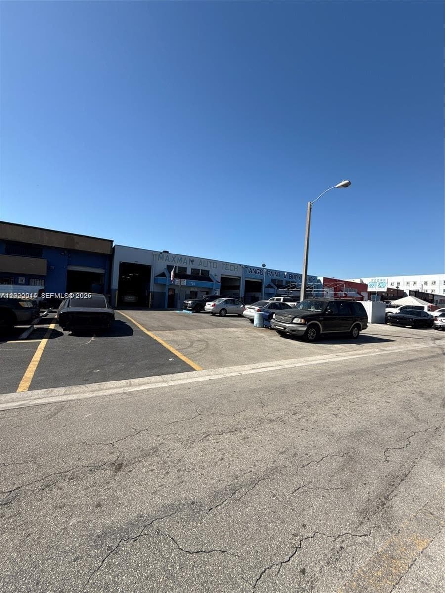 1750 W 41st St, Hialeah FL 33012