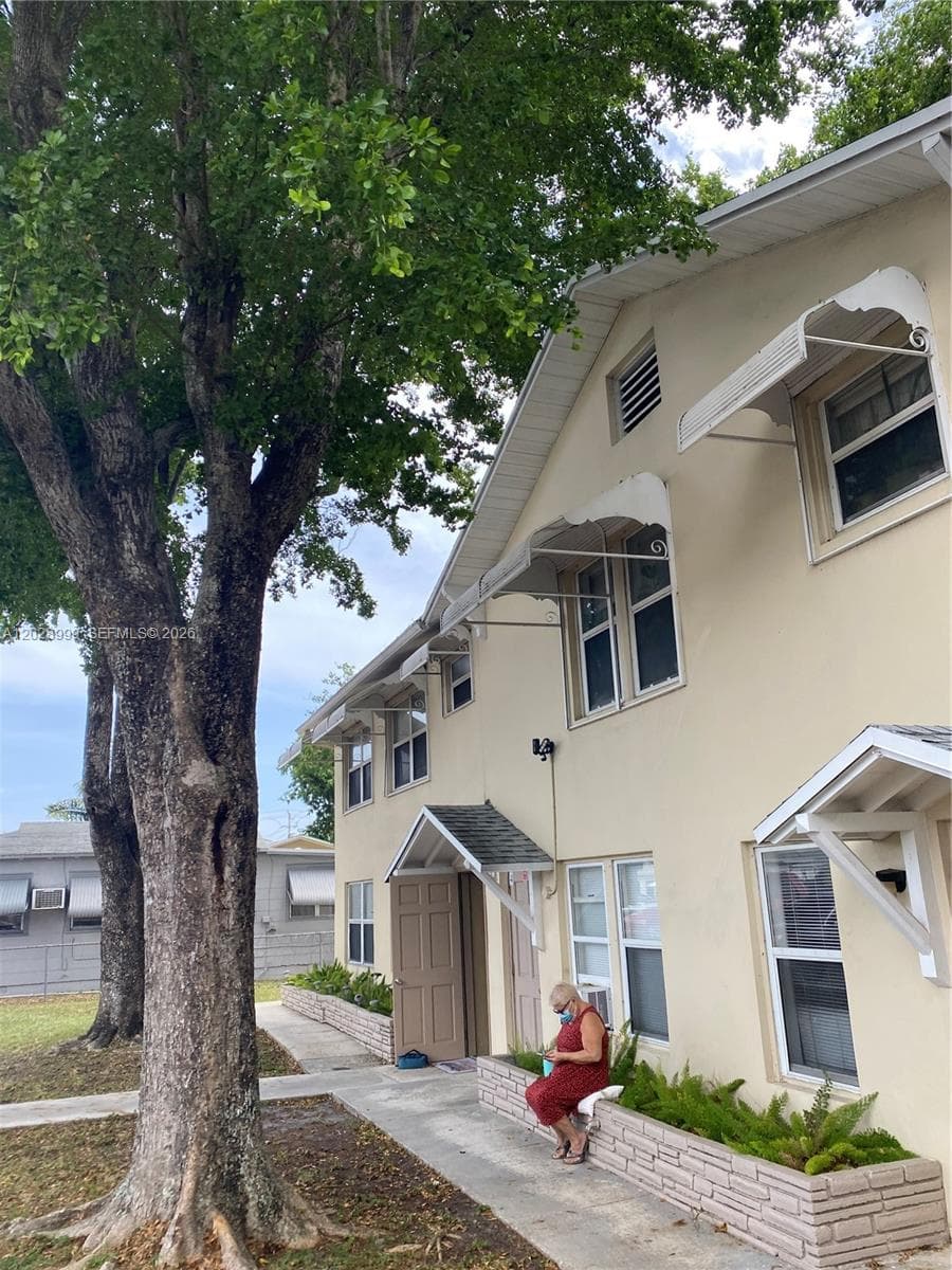 26 SE 13th Ter # 7, Dania Beach FL 33004