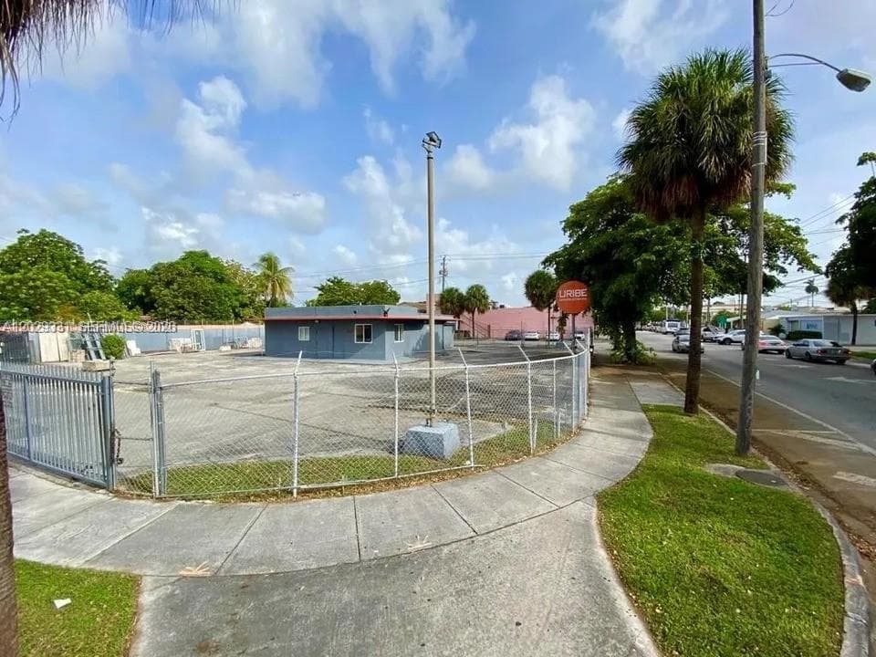 1910 NW 17th Ave, Miami FL 33125