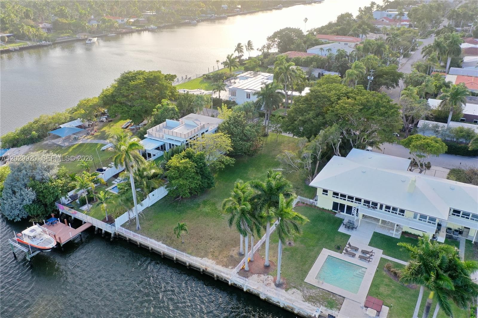 927 N Northlake Dr, Hollywood FL 33019