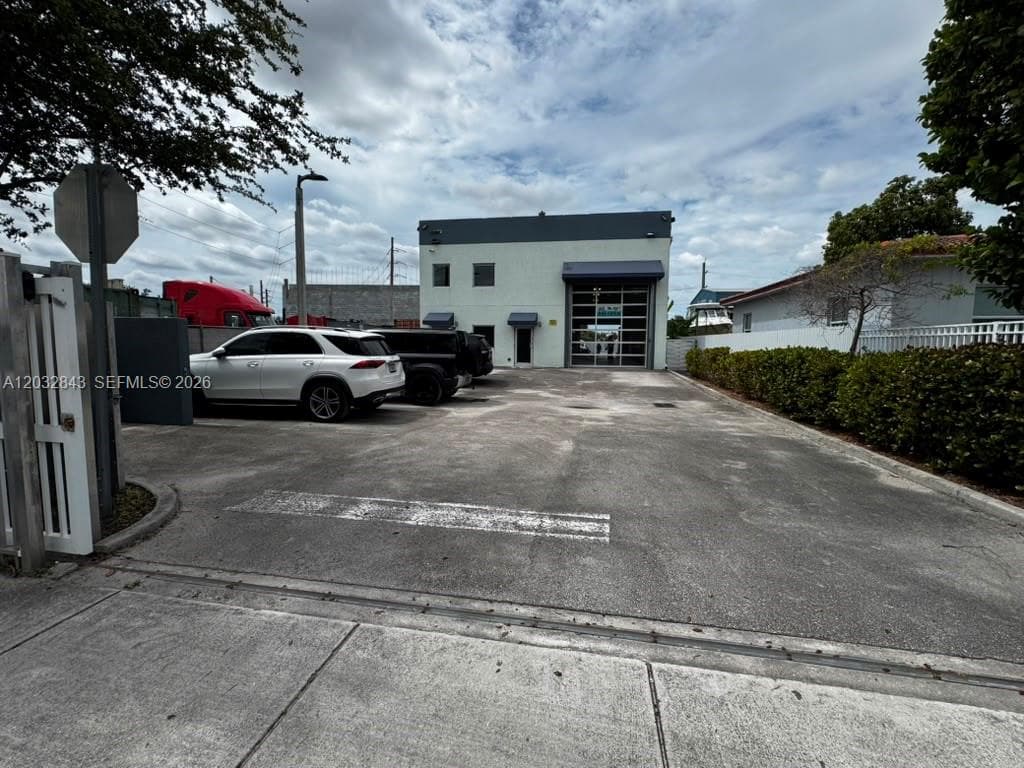 10810 NW 22nd St, Sweetwater FL 33172