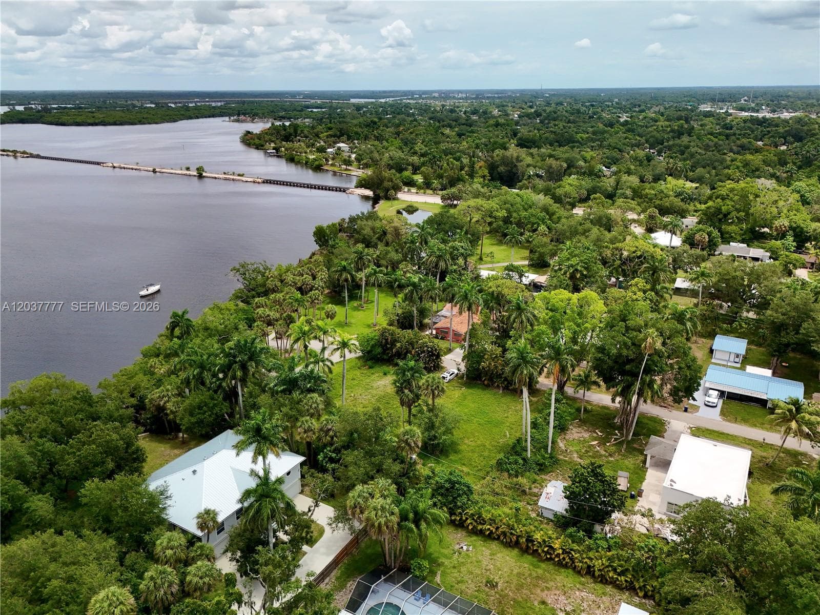 304 ROYAL PALM PARK RD, Fort Myers FL 33905