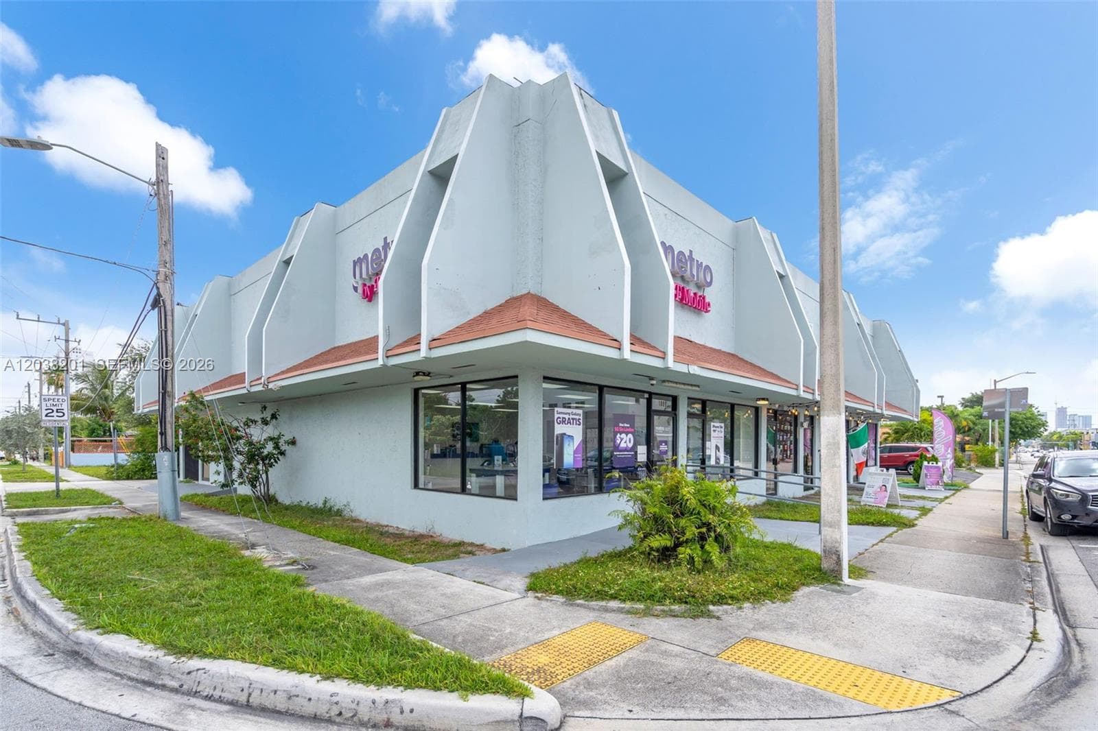 1879 NW 7th St, Miami FL 33125