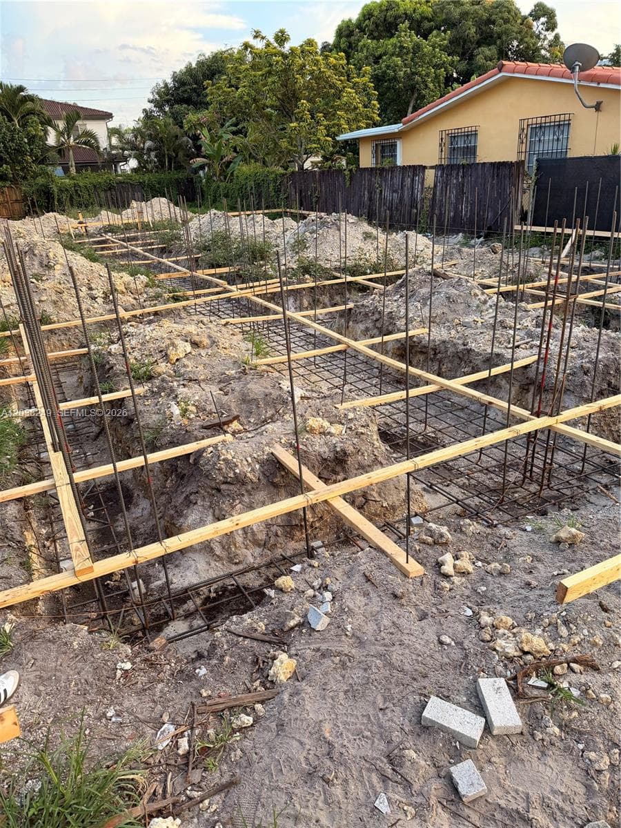 2544 SW 17th St, Miami FL 33145