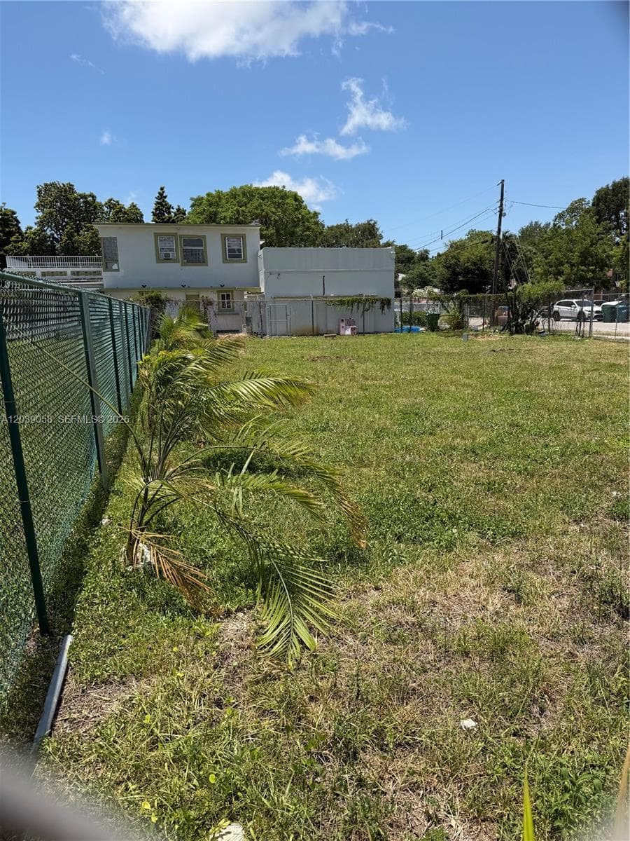810 NW 79th St, Miami FL 33150