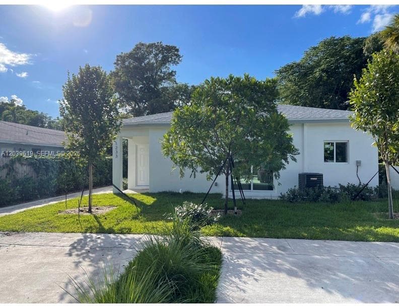 920 NW 81st St, Miami FL 33150