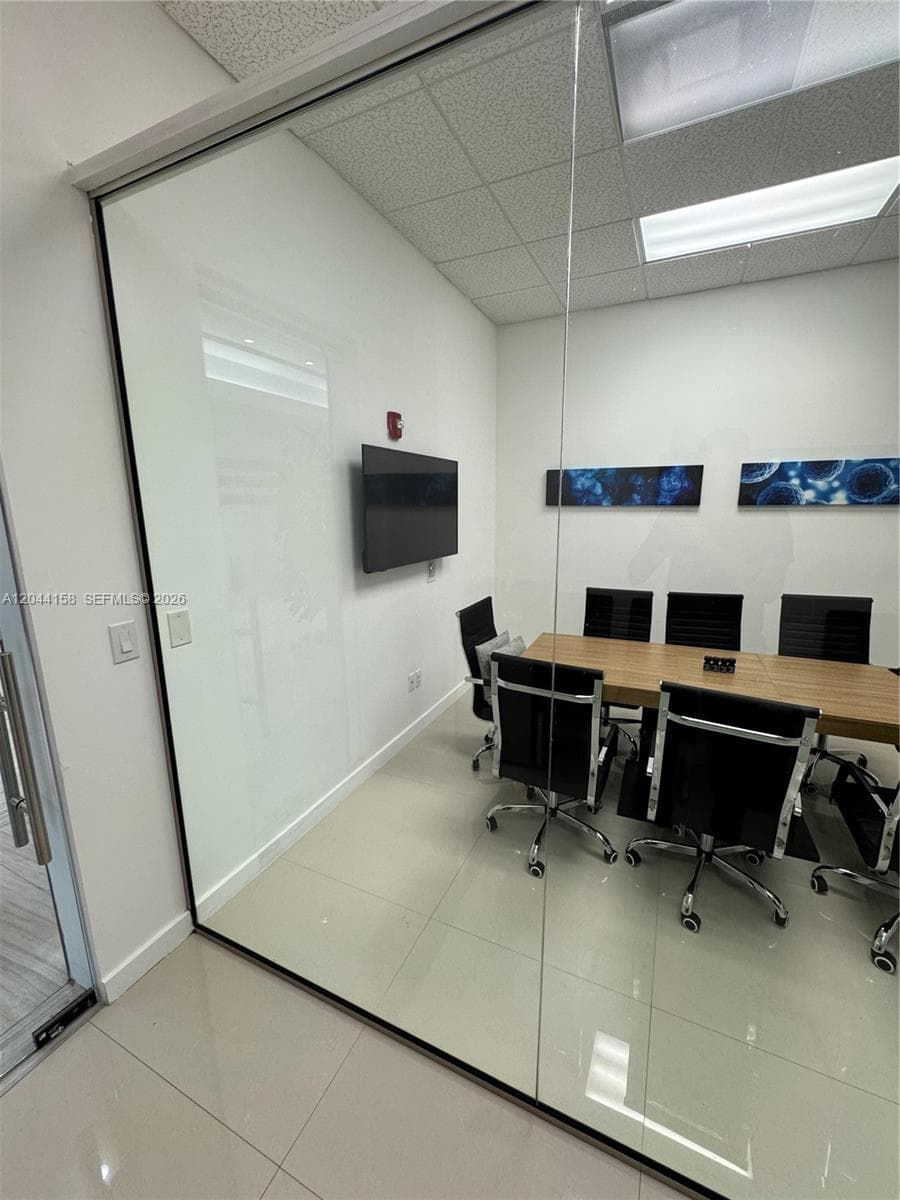 20200 W Dixie Hwy G01 Hwy, Miami FL 33180