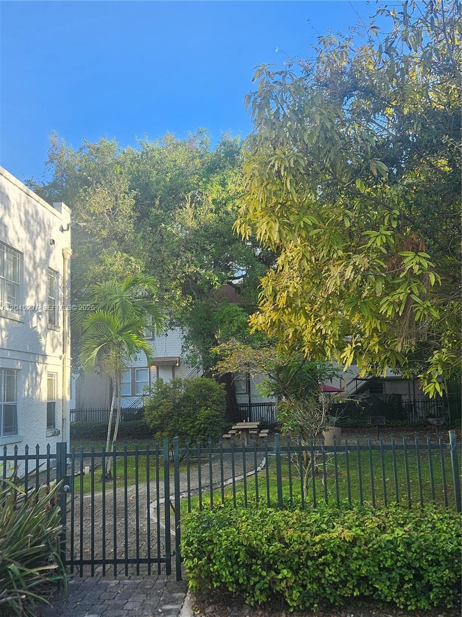 412 NW 4th St, Miami FL 33130