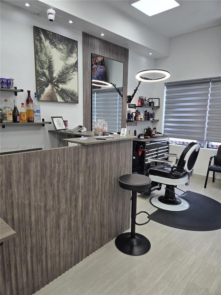 218 N Federal Highway, Hallandale Beach FL 33009