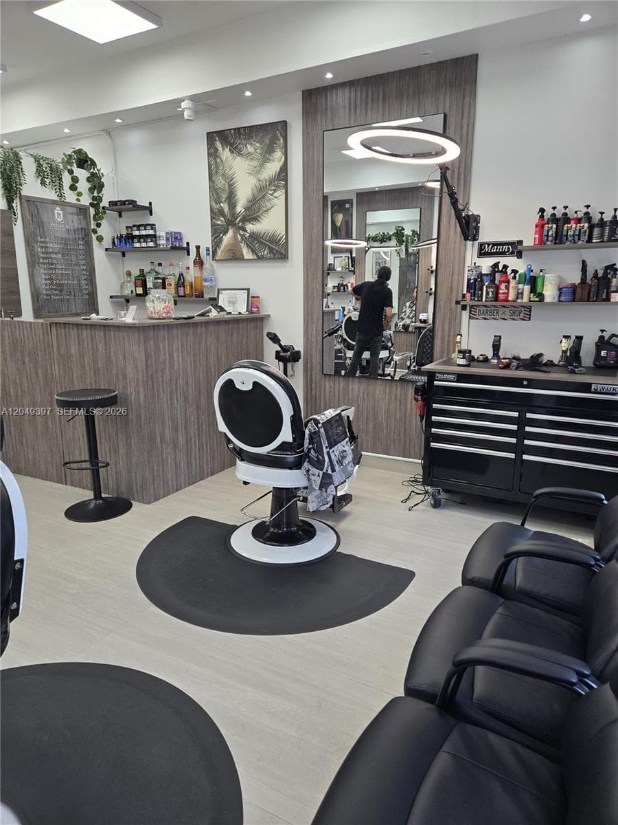 218 N Federal Highway, Hallandale Beach FL 33009