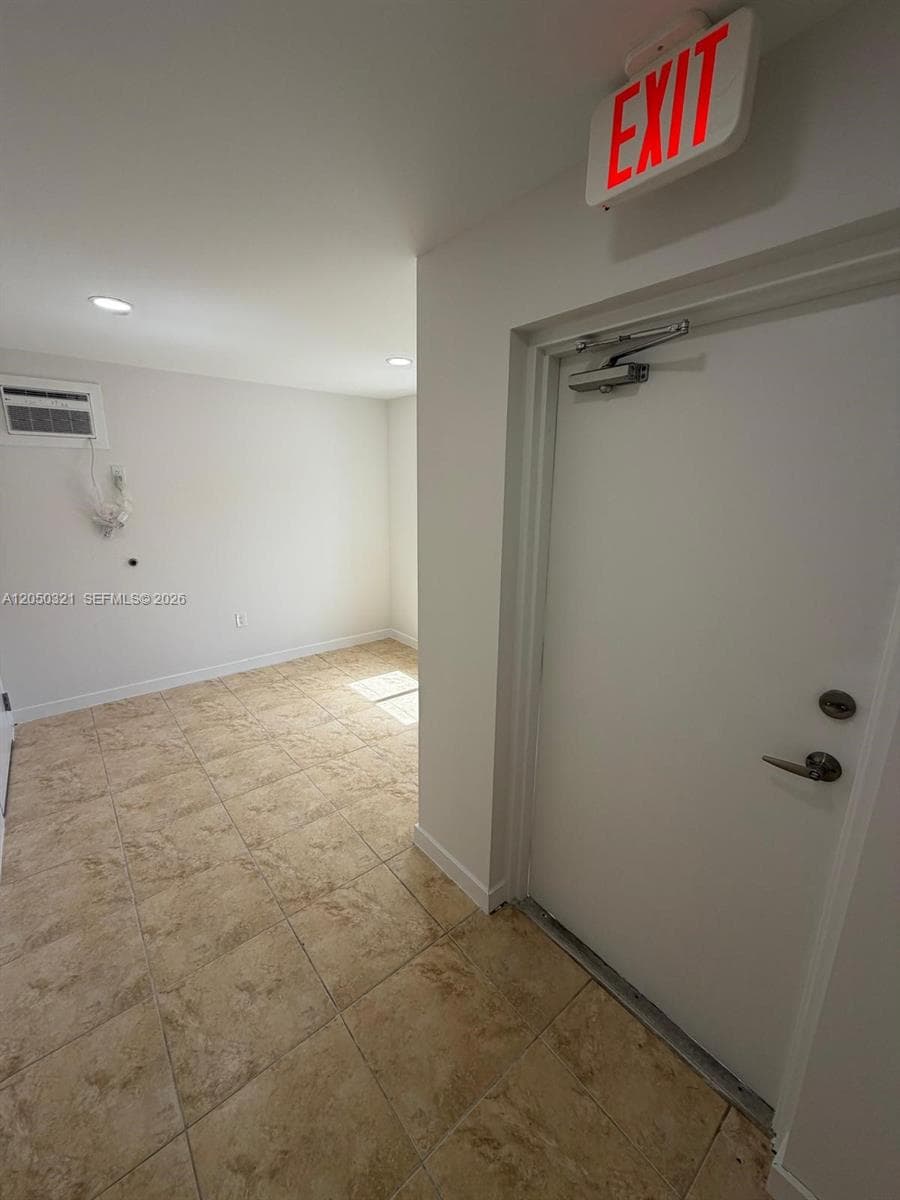 Opa-Locka, FL, 33054