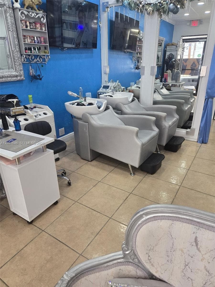 Full service Beauty salon PRIME location close to Sunset PLace, South Miami FL 33143