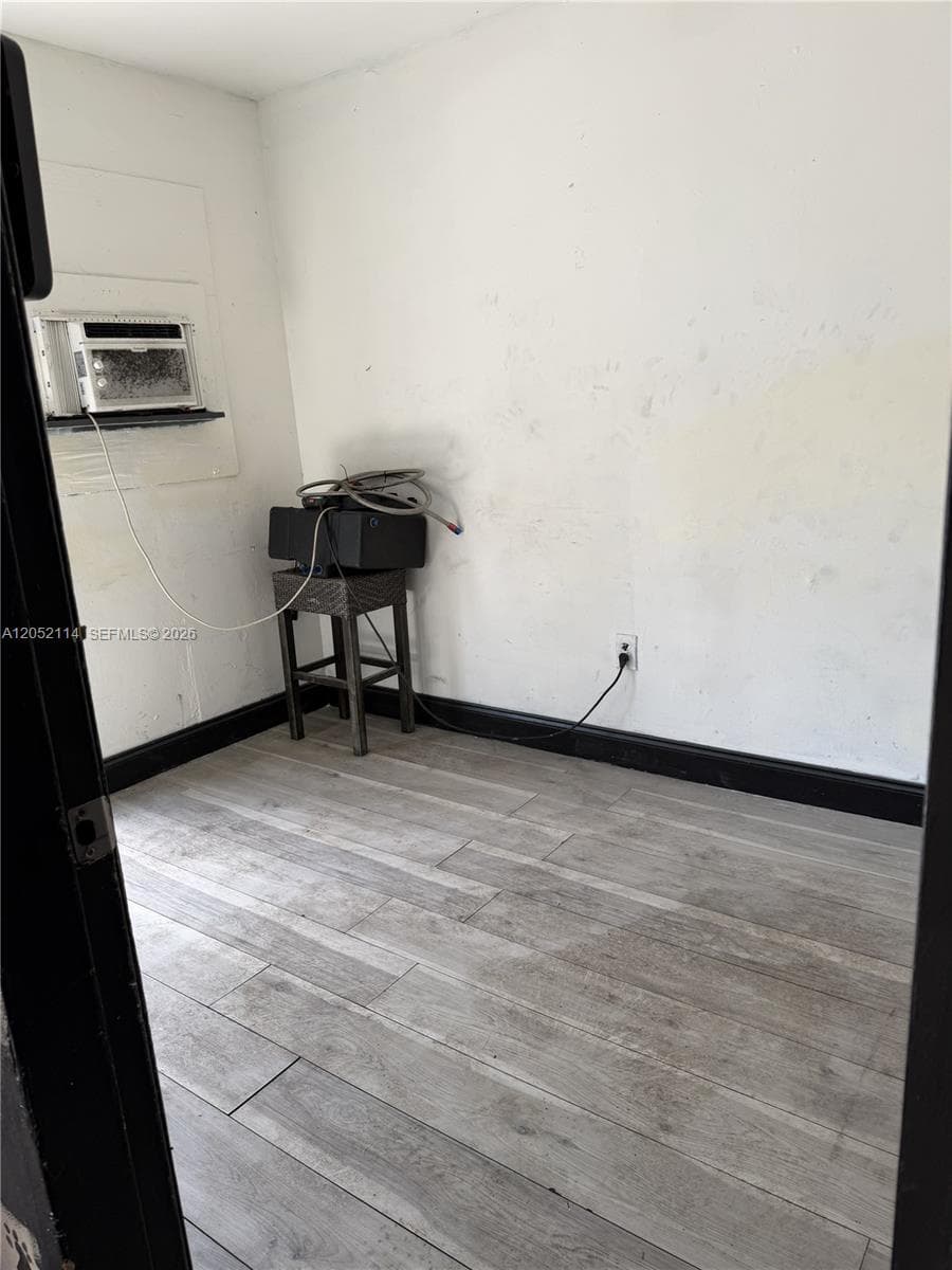 2563 NW 23rd St, Miami FL 33142
