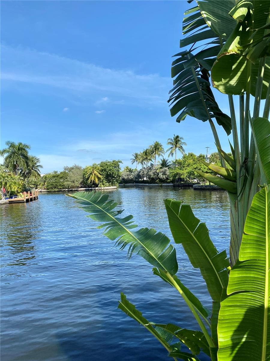 2209 NE 26th St, Wilton Manors FL 33305