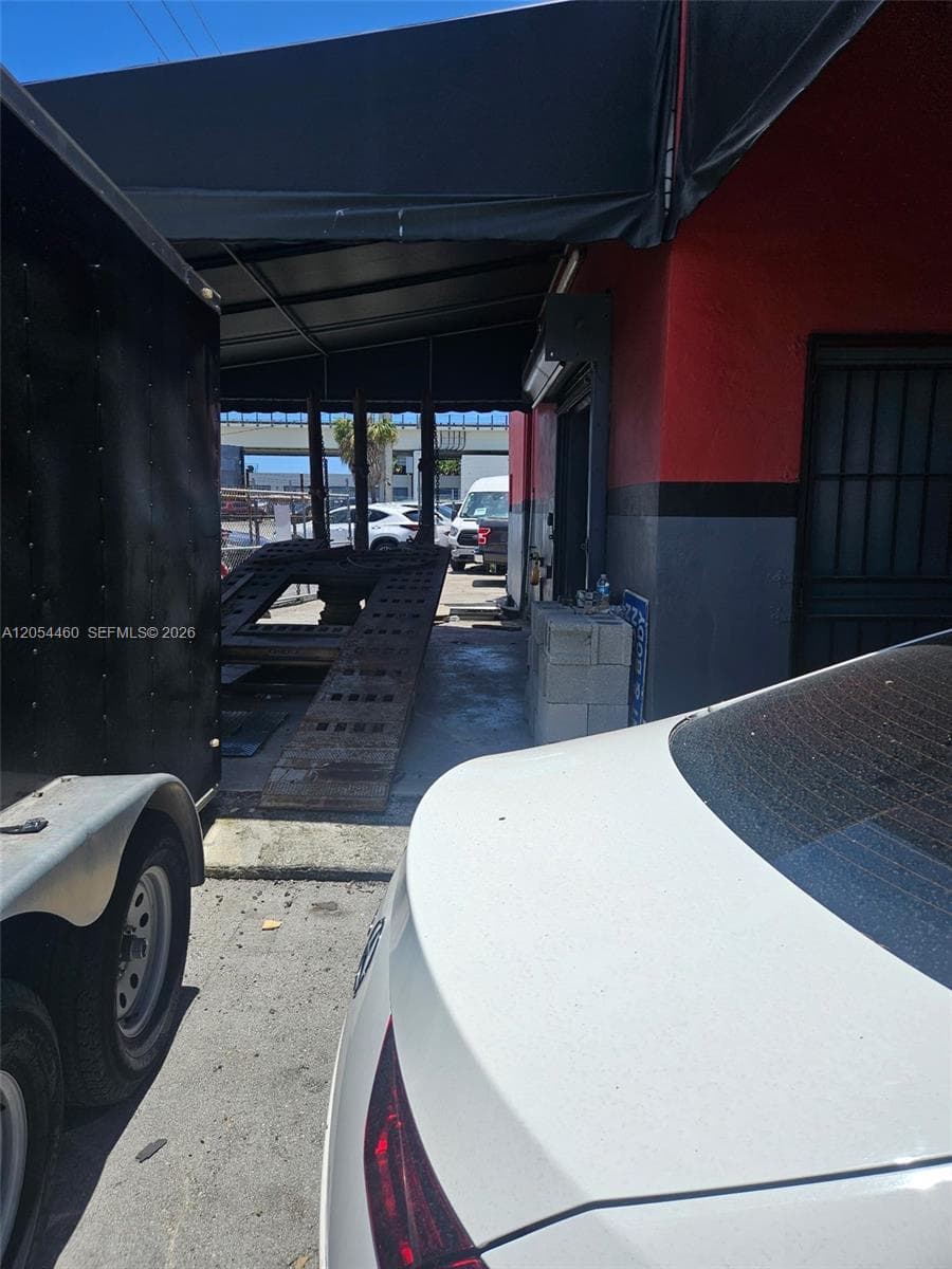2545 NW 39th Ave, Miami FL 33142