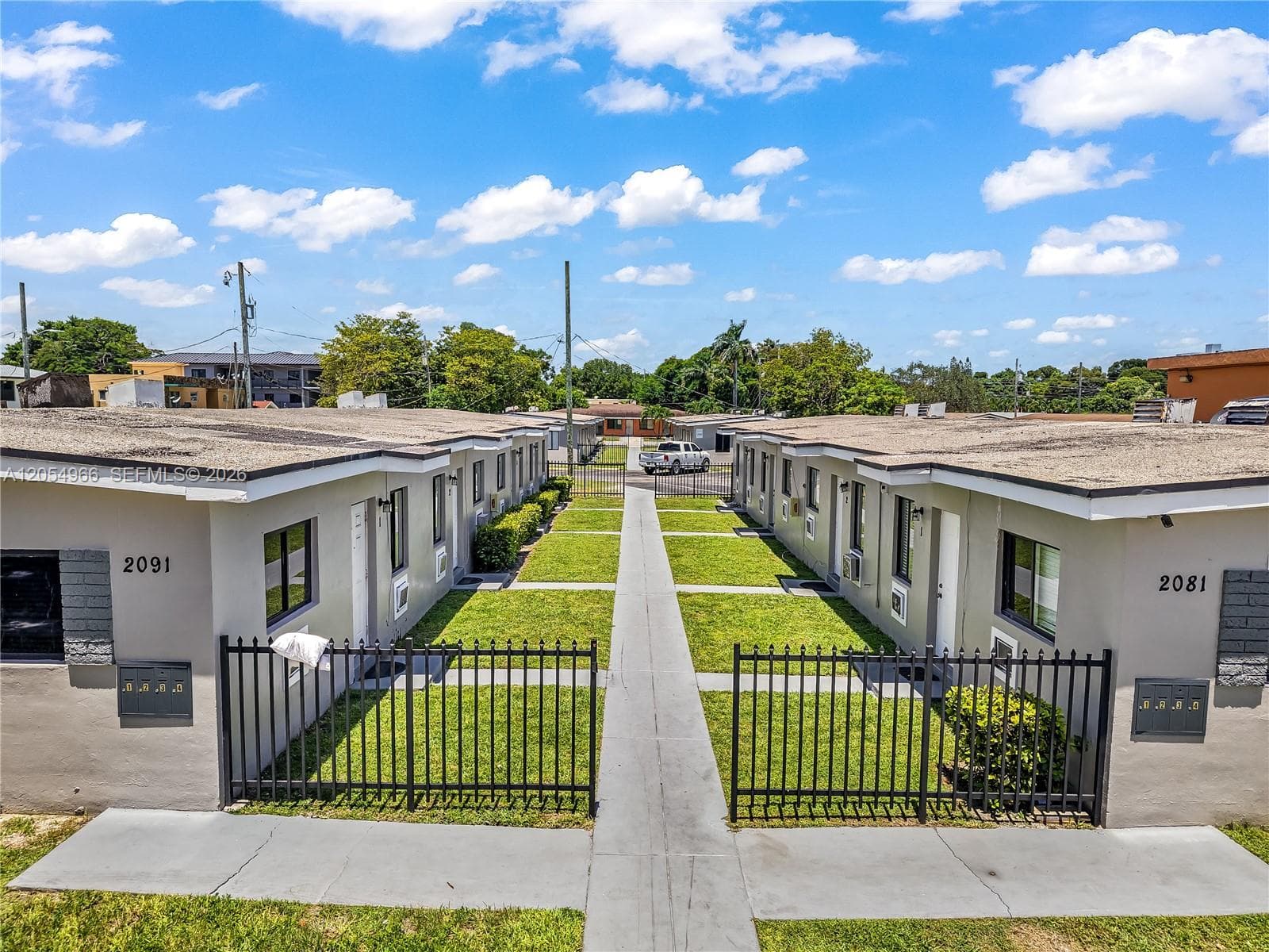 2090 NW 31st St, Miami FL 33142