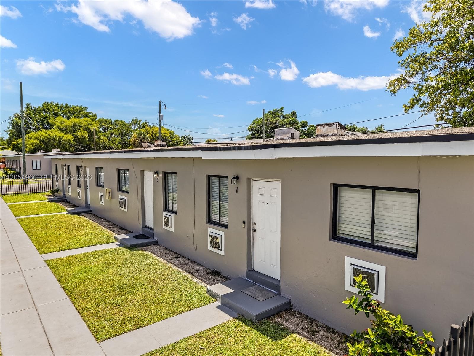 2090 NW 31st St, Miami FL 33142
