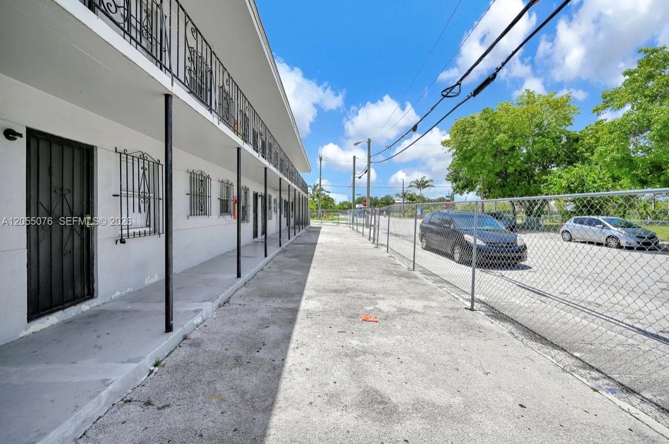 6901 NW 8th Ave, Miami FL 33150