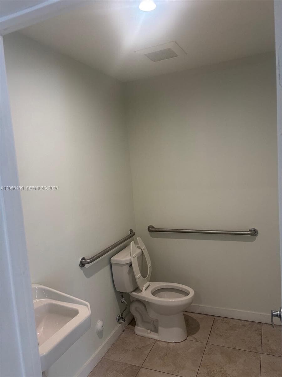 710 E 9th St, Hialeah FL 33010
