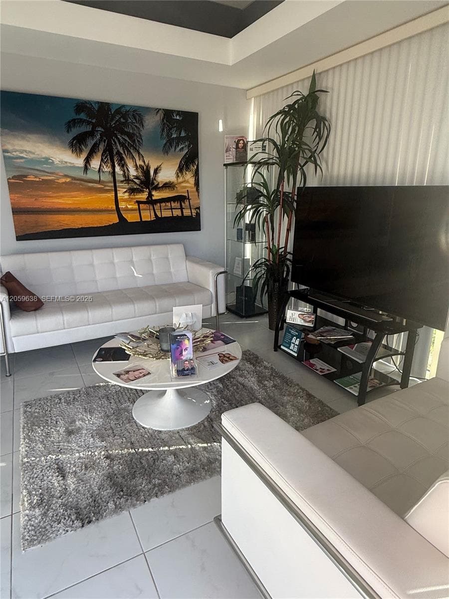 Hallandale Beach, FL, 33009