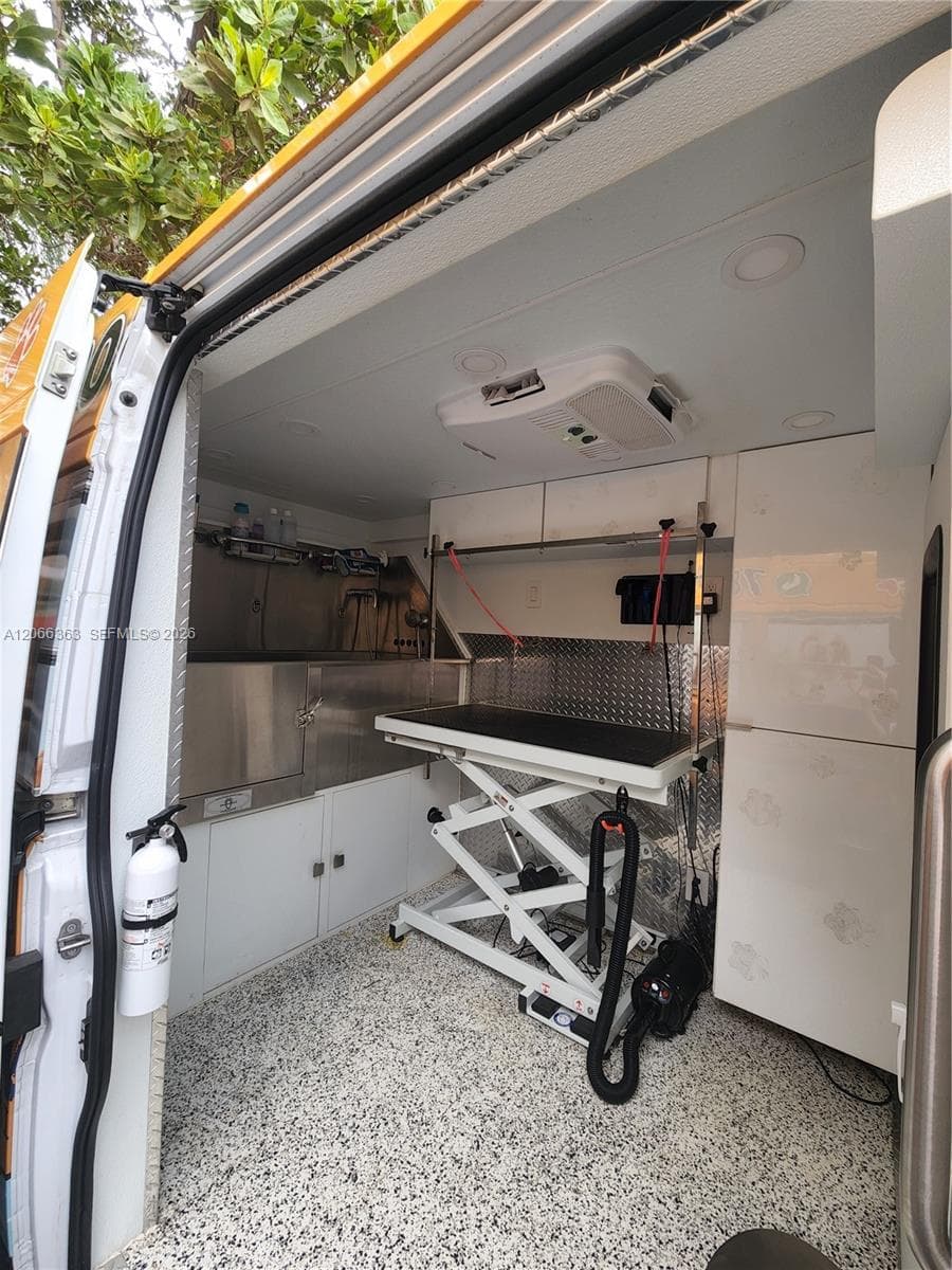 Mobile Pet Grooming, Miami FL 33134
