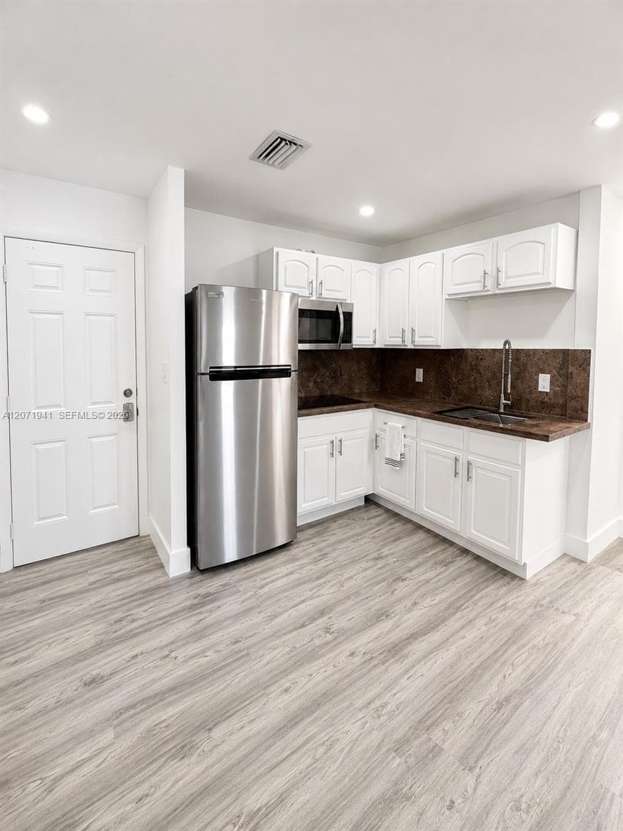 4029 NW 25th St, Miami FL 33142