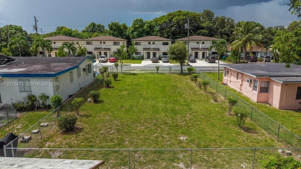 1967 NW 52nd St, Miami FL 33142
