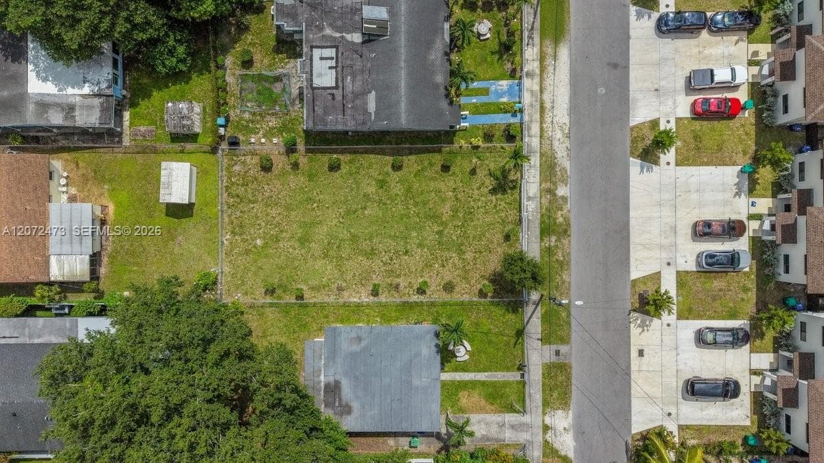 1967 NW 52nd St, Miami FL 33142